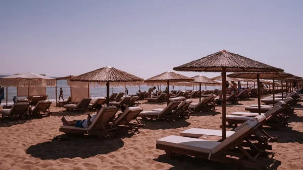 Banana Baya: Tο ωραιότερο beach bar-restaurant στη Ζάκυνθο σε περιμένει αυτό το καλοκαίρι