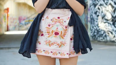 Πώς να κρύψεις την κοιλιά: 5 ρούχα που μειώνουν πόντους