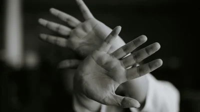 Η συγκλονιστική κατάθεση του γιατρού για τα τραύματα που προκάλεσε ο πασίγνωστος Έλληνας δικηγόρος στην σύζυγό του