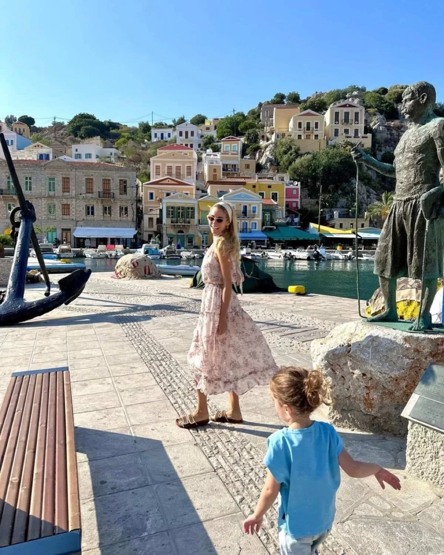 Η Δούκισσα Νομικού στο νησί της Σύμης