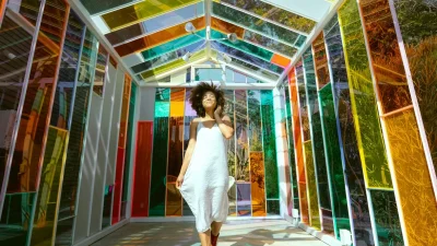 5 party dresses για να απογειώσεις το quiet luxury style - Για σένα που το glam είναι συνώνυμο της απλότητας