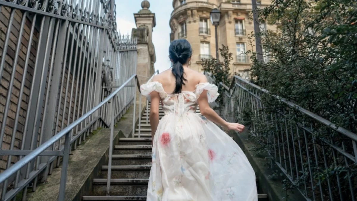 Ξαφνικά αυτό το ρομαντικό φόρεμα από τα Zara είναι viral - Και δεν είναι φλοράλ