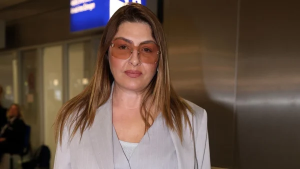 Η Έλενα Παπαρίζου απαντά με πέντε λέξεις στα δημοσιεύματα ότι πάσχει από σκλήρυνση κατά πλάκας