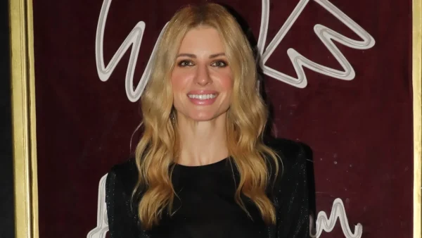 Ευαγγελία Αραβανή: Σπάνια βραδινή έξοδος μετά τη γέννηση του γιου της - Πλήρως ανανεωμένη