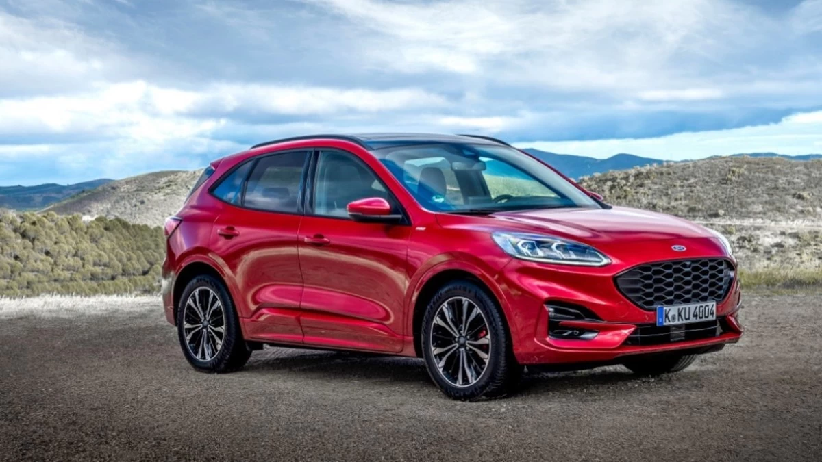 Στο τιμόνι του Ford Kuga Plug-In Hybrid ST-Line: Γιατί Πρέπει να το Επιλέξεις