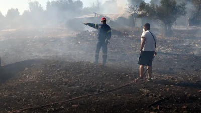 Φωτιά στον Ασπρόπυργο - Πάνω από 40 πυροσβέστες στο σημείο