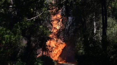Φωτιά στη Σταμάτα - Εκκενώνονται Αμυγδαλέζα, Γαλήνη και Ροδόπολη: «Η δυσκολότερη μέρα που αντιμετωπίζει το πυροσβεστικό σώμα»