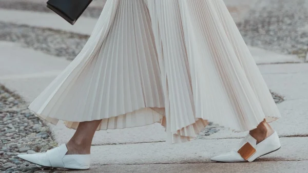 Μάξι φαρδιές φούστες & παπούτσια: Με αυτά τα απροσδόκητα σχέδια θα τις φορέσεις το καλοκαίρι