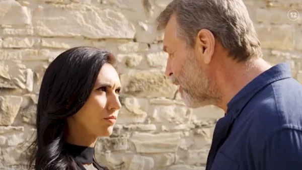 Η γη της ελιάς (18/6): Η Αμαλία απειλεί τον Τζον αλλά της απαντάει σκληρά - «Μην μπαίνεις μέσα στα πόδια μου γιατί...»