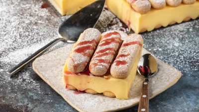 Για όσους ξέρουν να τρώνε: Πανεύκολο γλυκό ψυγείου με σαβαγιάρ και τυρί κρέμα