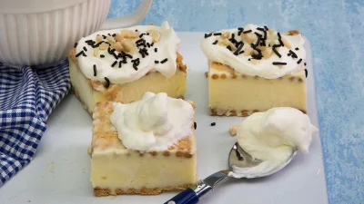 Εύκολο γλυκό ψυγείου με μπισκότα πτι-μπερ και γεύση μιλφέιγ