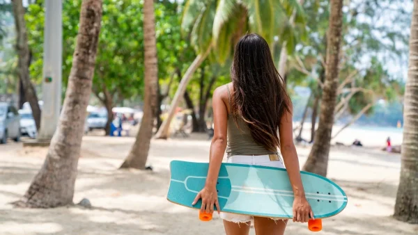 8 έξυπνα tips για να προστατέψεις τα μαλλιά σου το καλοκαίρι!