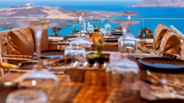 IDOL Restaurant: Απόλαυσε μια comfort & luxury γαστρονομική εμπειρία στη Σαντορίνη