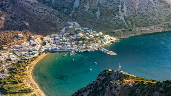 Διακοπές στη Σίφνο: Η μαγεία του καλοκαιριού απογειώνεται στην ήρεμη δύναμη των Κυκλάδων