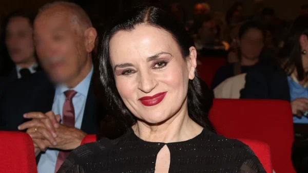 Καρυοφυλλιά Καραμπέτη: Αποκαλύπτει τον λόγο που δεν έγινε μητέρα από επιλογή