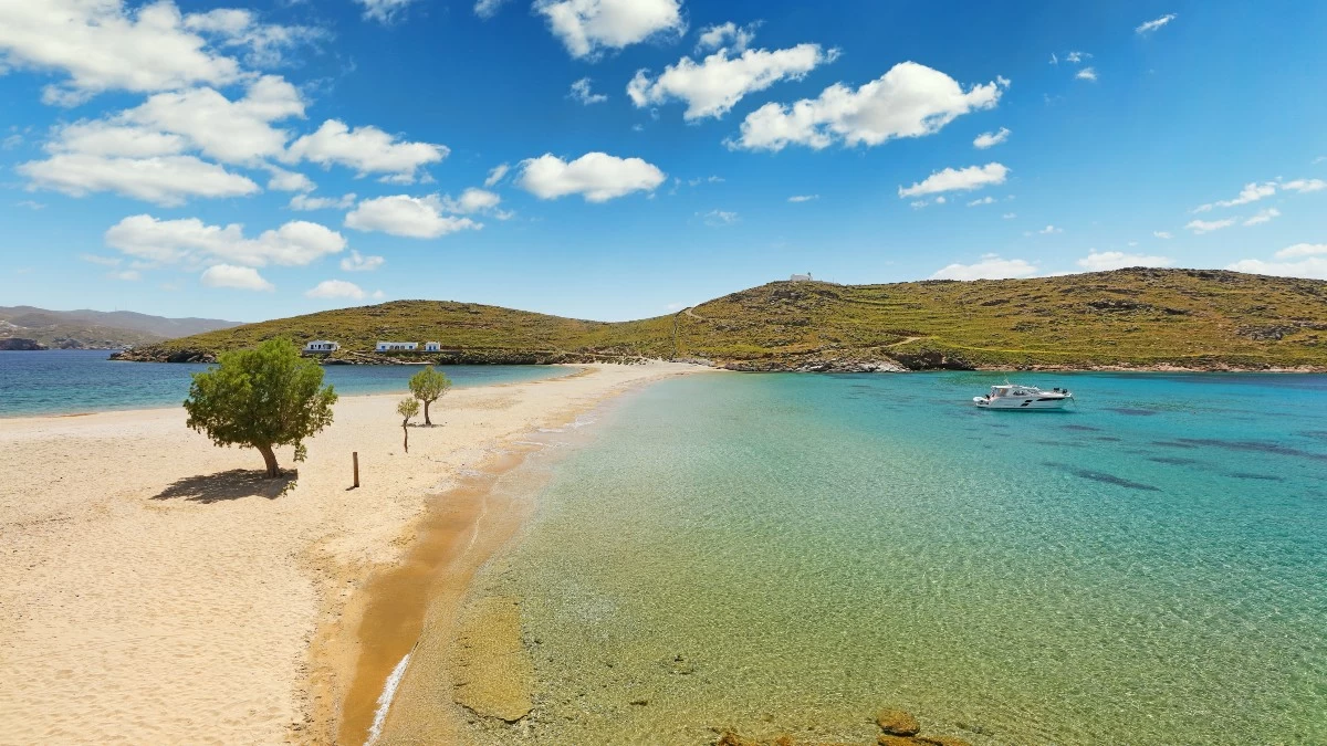 Εναλλακτικές διακοπές στην ανεξερεύνητη Κύθνο: Απαράμιλλη γοητεία με άρωμα καλοκαιριού