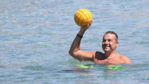 Γιώργος Λιάγκας - Μαρία Αντωνά: Μαζί σε γνωστή παραλία του Πόρου - Το καυτό μπικίνι και οι φωτογραφίες που τους πρόδωσαν