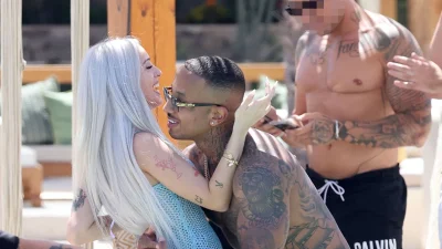 Light: Όλοι τον κοιτούσαν - Τα φιλιά και τα "καυτά" τετ α τετ με την σύντροφό του σε γνωστή παραλία της Μυκόνου