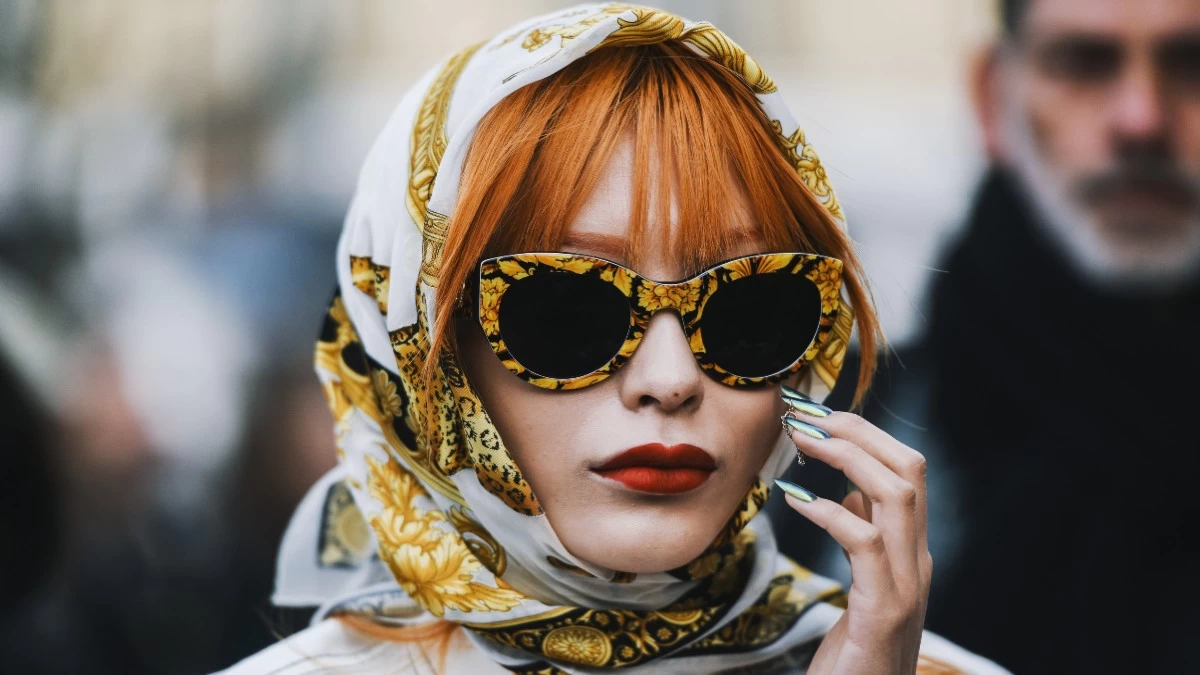 Πώς να φορέσεις το μαντίλι σε 6 ιδέες styling για το καλοκαίρι του 2024