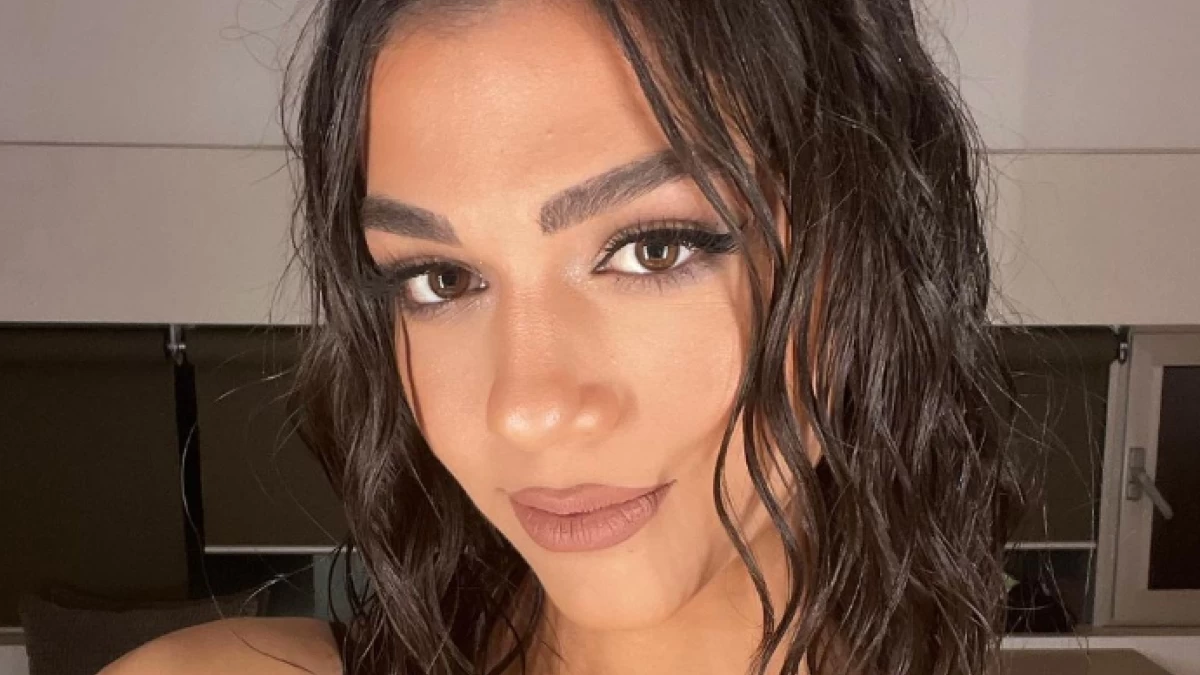 Μελίνα Νικολαΐδη: Ανανεωμένη με επίπεδη κοιλιά και γραμμωμένο σώμα - Οι φωτογραφίες από την παραλία με μπικίνι λίγο μετά τον χωρισμό της