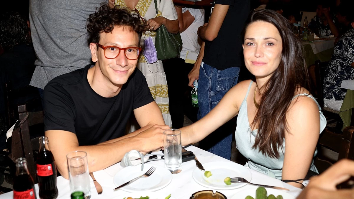 Ο Μιχάλης Σαράντης και η Μαίρη Μηνά βάφτισαν την κόρη τους και το γιόρτασαν με beach party