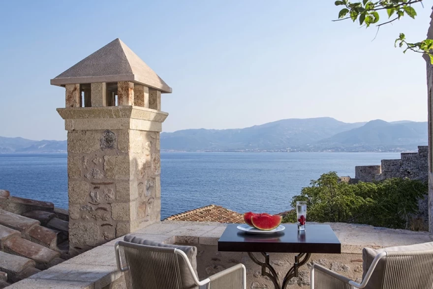 Moni Emvasis Luxury Suites Μονεμβασιά θάλασσα