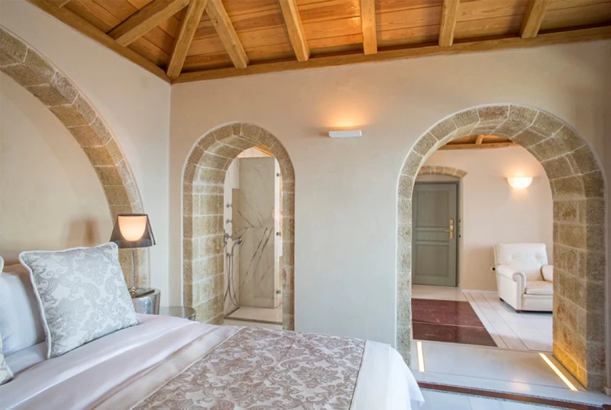 σουίτα Μονεμβασιά Moni Emvasis Luxury Suites
