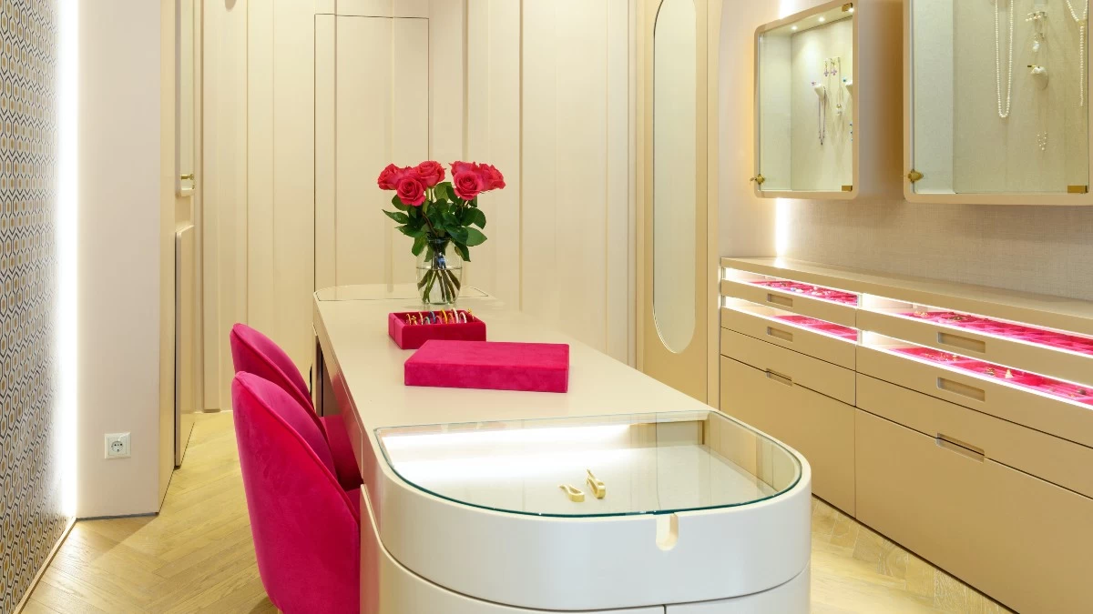 Ένα νέο...κόσμημα στην οδό Λεβέντη στο Κολωνάκι!