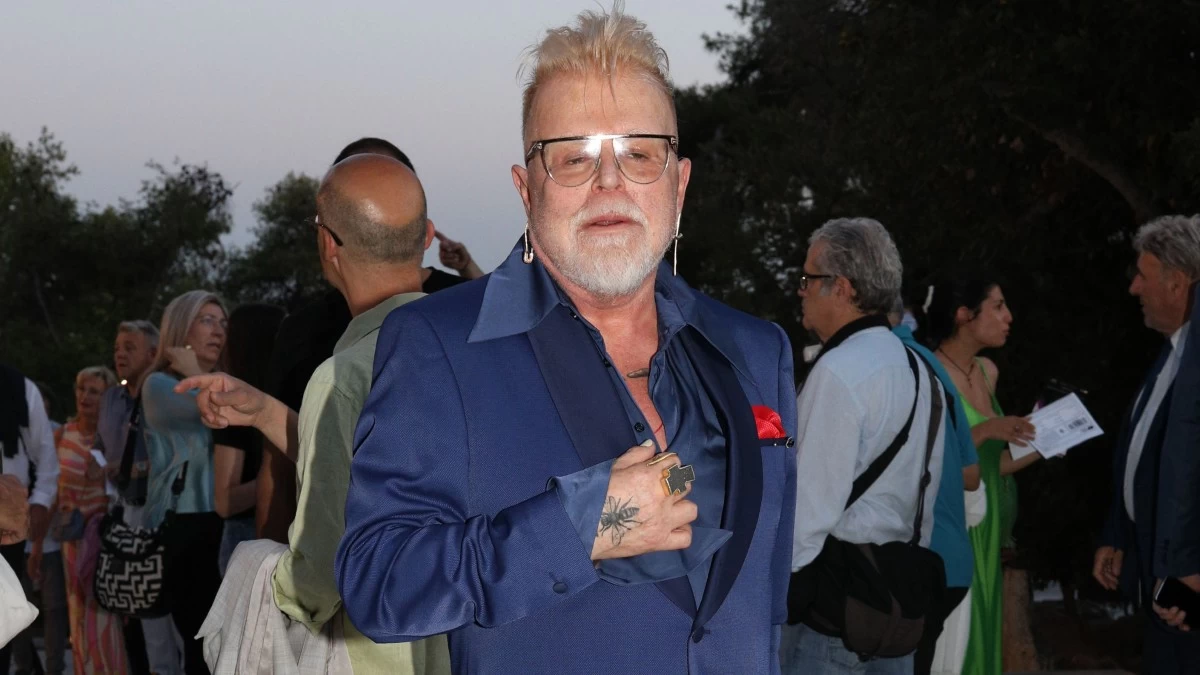 Ο Νίκος Αποστολόπουλος σε βραδινή του έξοδο