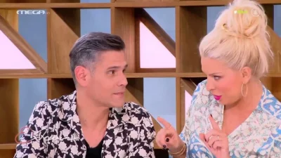 Ελένη Μενεγάκη: «Υπέγραψες βρε;» - Σε αμηχανία ο Δημήτρης Ουγγαρέζος με τα "πειράγματά" της στον αέρα του MEGA