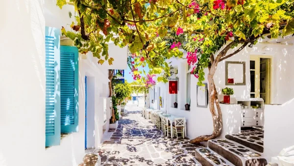 Μαγευτικό καλοκαίρι στην Πάρο: Ένας οδηγός για τον παράδεισο των Κυκλάδων