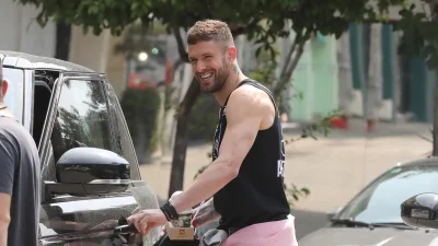 Χαμός κάτω από βίντεο που κυκλοφόρησε με τον Αλέξανδρο Πασχαλάκη: «Του την πέφτει ή μου φαίνεται;»