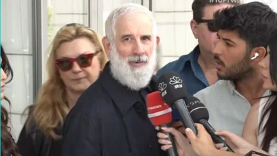 Πέτρος Φιλιππίδης: Οι πρώτες δηλώσεις σε τηλεοπτικές κάμερες - Η υπόσχεση που έδωσε μετά την αναβολή του Εφετείου