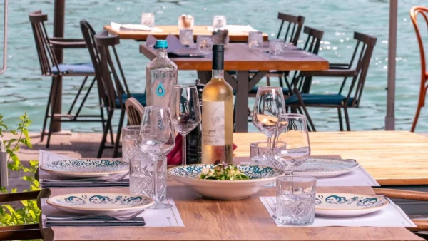 Εστιατόριο 12 Θεοί: Στα Σύβοτα απολαμβάνουμε μια γευστική εμπειρία σκέτη απόλαυση