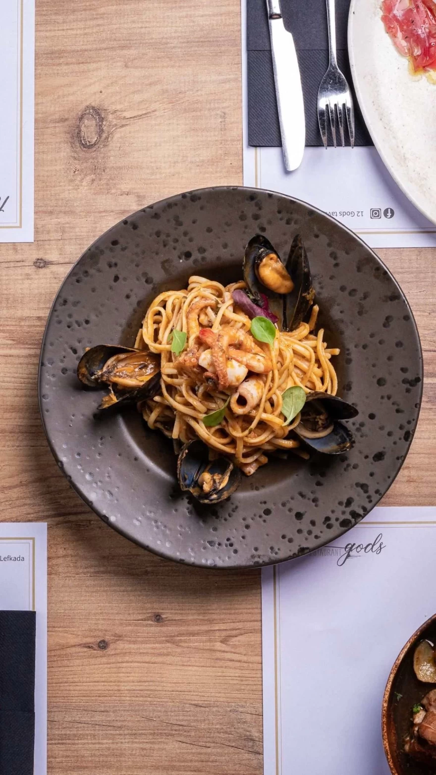 12 θεοί σύβοτα