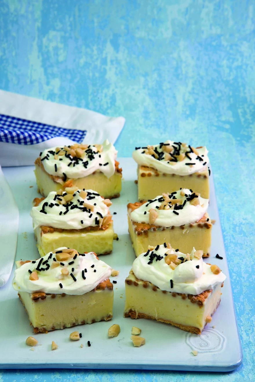 Εύκολο γλυκό ψυγείου με μπισκότα πτι-μπερ και γεύση μιλφέιγ