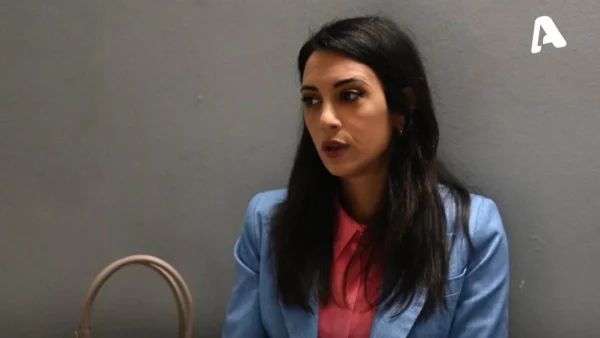 Σασμός (19/6): «Είναι οδυνηρό! Είμαι ερωτευμένη μαζί σου» - Την αρπάζει, την φιλάει και θα γίνει επανασύνδεση