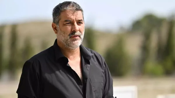 Σασμός (26/6): Οι δυο οικογένειες στρέφονται εναντίον του Αντρέα - Εκείνος τα κάνει "πλακάκια" με τους Μουντάκηδες