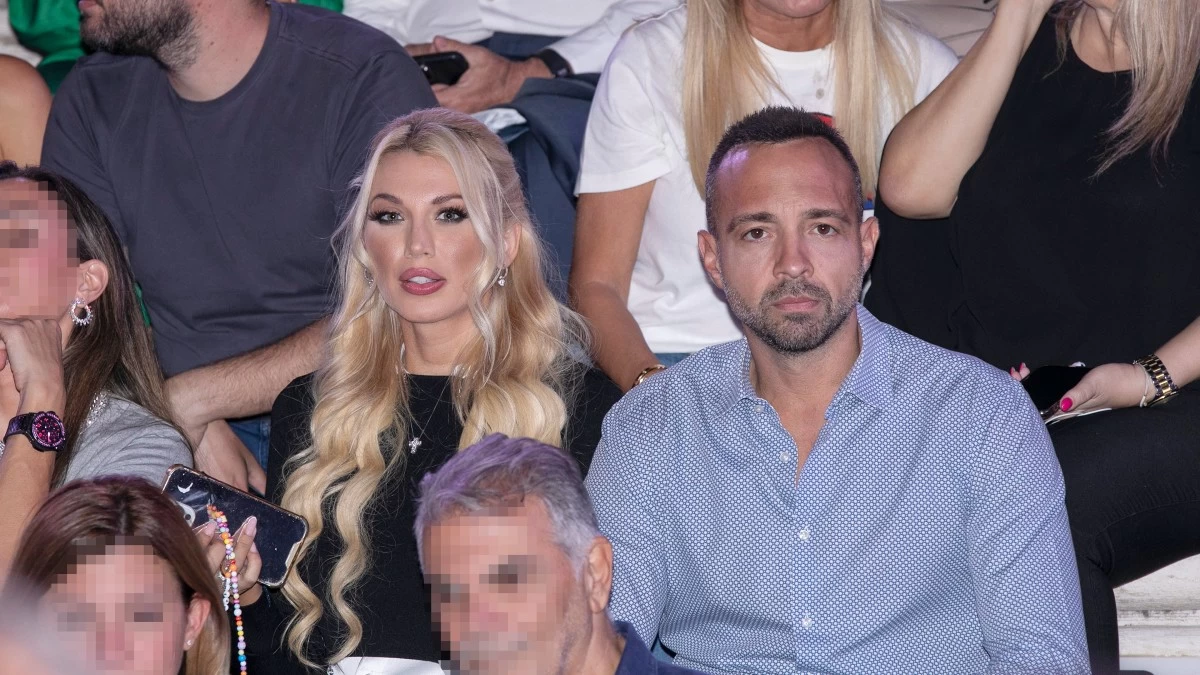 Βασίλης Σταθοκωστόπουλος: Το φιλί στην ετοιμόγεννη Σπυροπούλου στις κερκίδες του γηπέδου του Παναθηναϊκού