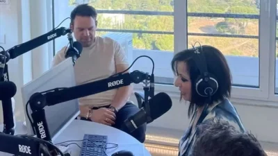 Στέφανος Κασσελάκης: Η στιγμή που αποχωρεί εκνευρισμένος από ραδιοφωνική εκπομπή