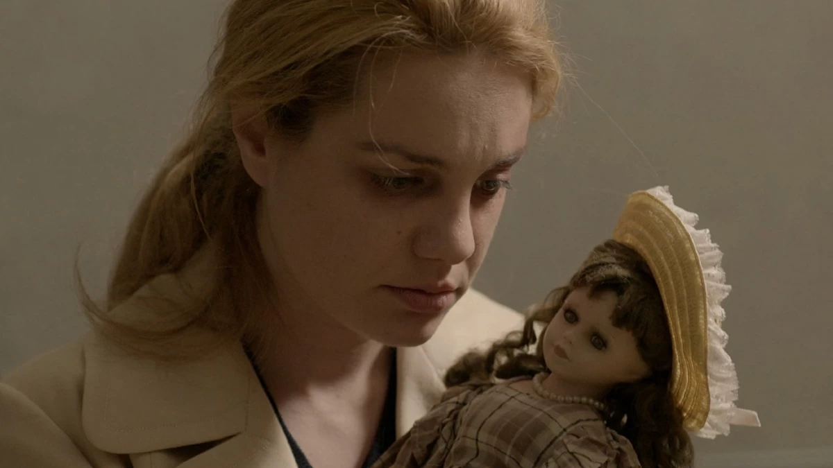 Το Προξενιό της Ιουλίας: Νέος γύρος βασανιστηρίων για την Ιουλία και στη φυλακή - Η αλήθεια για τη μητέρα που είχε βιαστεί και έδωσε για υιοθεσία το παιδί της στη φόρα