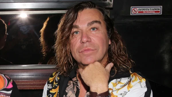 Τρύφωνας Σαμαράς: «Δεν με αγχώνει που μεγαλώνω, με κοιτάζω τον καθρέφτη και λέω "φτου σου, κούκλα μου"»