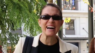 Βίκυ Καγιά: Οι βουτιές στην πισίνα και οι πόζες - Ονειρικές διακοπές με τον Ηλία Κρασσά και τα παιδιά τους