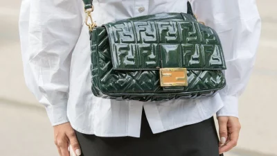 Ξαφνικά αυτό το θηλυκό top πρωταγωνιστεί στο street style -  Δεν είναι μόνο για τις μπαλαρίνες