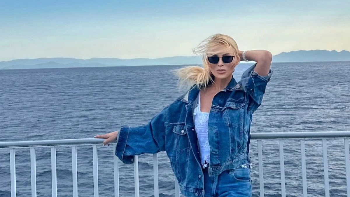 Κατερίνα Καινούργιου: Άβαφη σε δωμάτιο με πισίνα και θέα τη θάλασσα - Οι νέες φωτογραφίες από τις διακοπές στην Πάρο με τον σύντροφό της