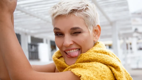 Καλοκαιρινό σορτσάκι: Πώς να το φορέσεις αν είσαι πάνω από 50 χρόνων - 10 tips για τέλειο στυλ