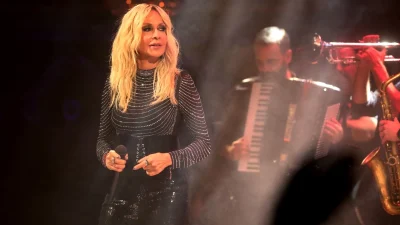 Άννα Βίσση: Ανέβασε στη σκηνή τα εγγόνια της, Νίκο και Νέστορα – Για πρώτη φορά μαζί στην πόλη της