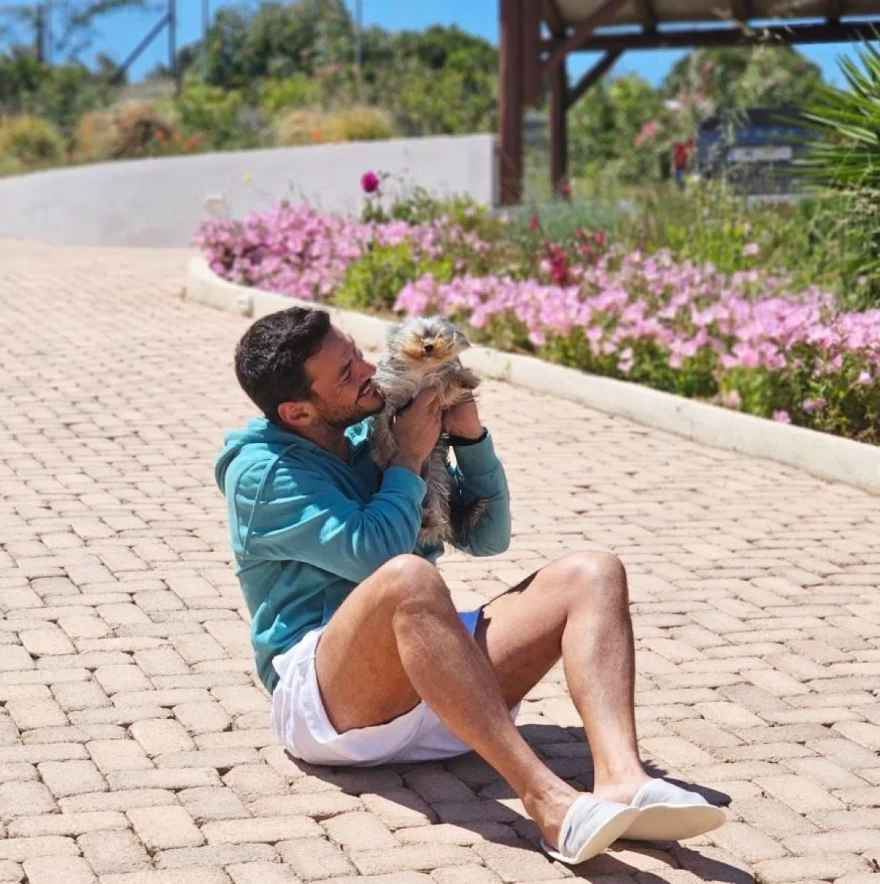 Κώστας Τσουρός εξοχικό σπίτι Σκιάθος