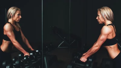 Πώς να "δουλέψεις" την κοιλιά στα 50 σου - Οι συμβουλές των ειδικών