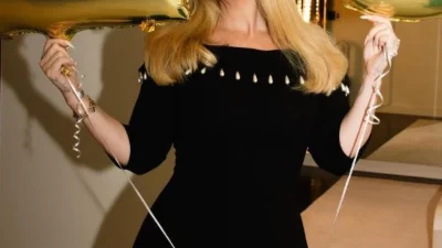 Ραφτείτε: Παντρεύεται πασίγνωστη τραγουδίστρια - Η πρόταση γάμου και το διαμαντένιο δαχτυλίδι